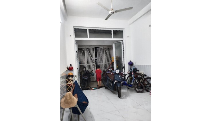 BÌNH TÂN - CÂY CÁM - CÁCH VÀI BƯỚC CHÂN RA MẶT TIỀN KÊNH THAM LƯƠNG - HẺM XE HƠI - NHÀ 2 TẦNG 2PN - 56M2 - SHR GIÁ 3.85  TỶ